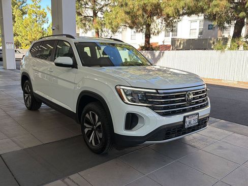Certified 2024 Volkswagen Atlas SE FWD image 7