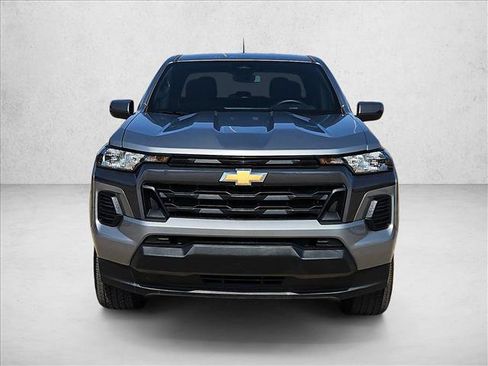 Used 2024 Chevrolet Colorado LT RWD image 2