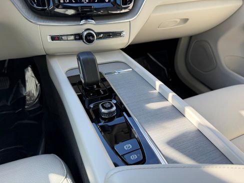 Certified 2024 Volvo XC60 B5 Plus image 16