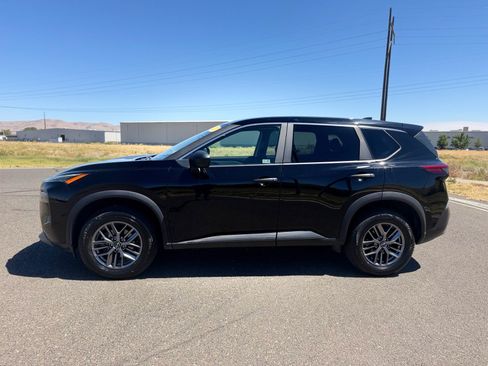 Used 2023 Nissan Rogue S AWD/4WD image 7