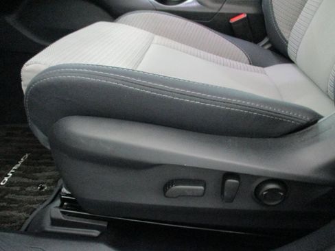 Used 2025 Subaru Outback Premium AWD/4WD image 17