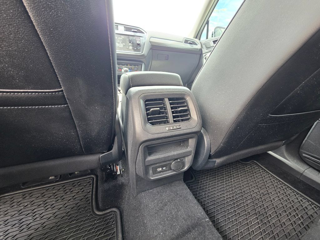 Used 2024 Volkswagen Tiguan SE FWD image 19