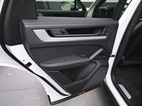 New 2026 Porsche Cayenne Coupe image 23