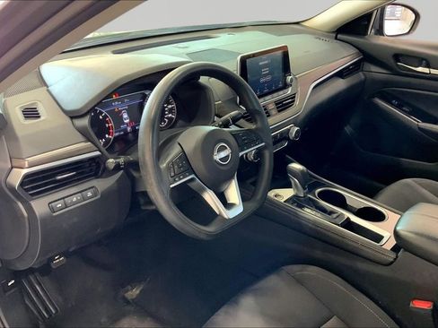 Used 2023 Nissan Altima 2.5 SV FWD image 12