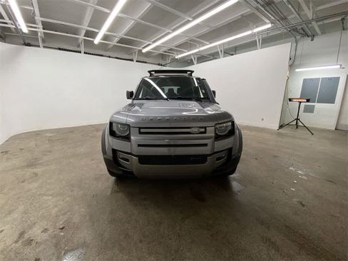 Used 2023 Land Rover Defender 130 X-Dynamic SE image 9