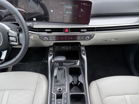 New 2025 Kia Sorento S w/ Panoramic Sunroof Package image 11