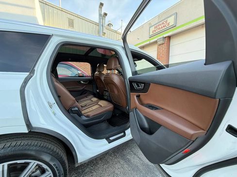 Used 2017 Audi Q7 3.0T Premium Plus w/ Premium Plus Package image 26