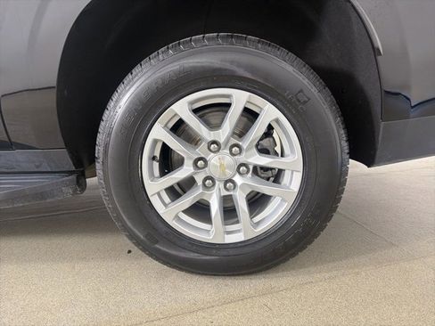 Used 2023 Chevrolet Suburban LT image 6