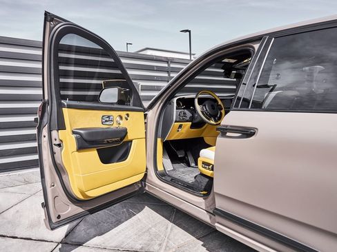 Used 2026 Rolls-Royce Cullinan Black Badge image 34