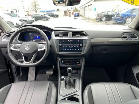 Used 2022 Volkswagen Tiguan SE FWD image 11
