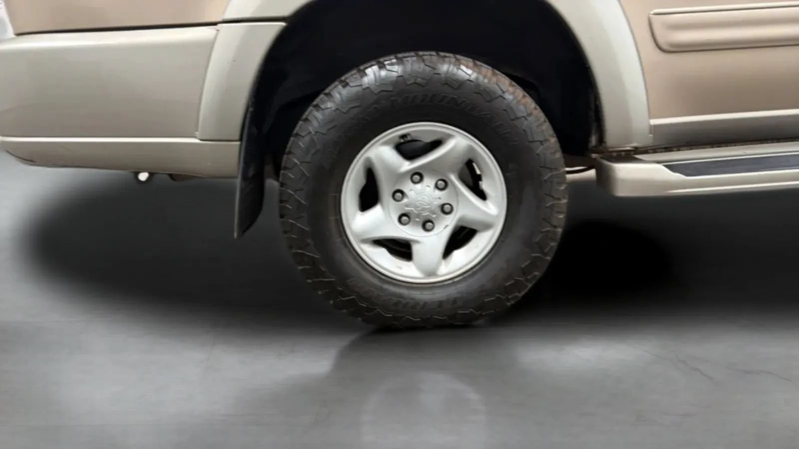 Used 2002 Toyota Sequoia SR5 w/ Preferred Pkg AWD/4WD image 25