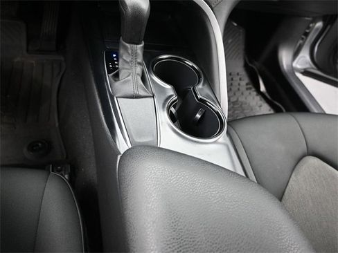 Used 2020 Toyota Camry LE image 22