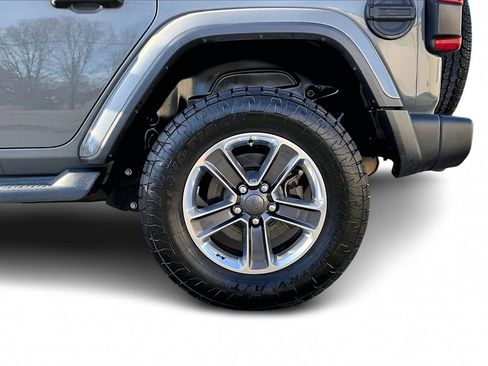 Certified 2018 Jeep Wrangler Unlimited Sahara image 31