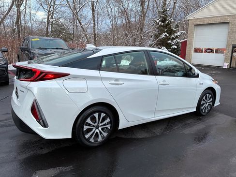 Used 2022 Toyota Prius Prime Limited image 6