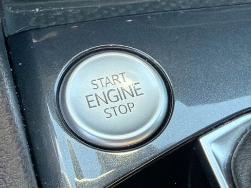 Used 2023 Volkswagen Tiguan SE R-Line image 36