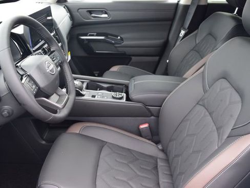 New 2026 Nissan Pathfinder Platinum AWD/4WD image 10