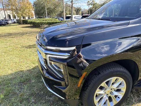 Used 2025 Chevrolet Suburban Premier image 10