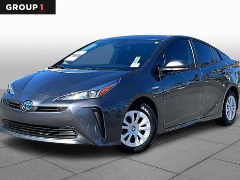 Used 2022 Toyota Prius LE image 1