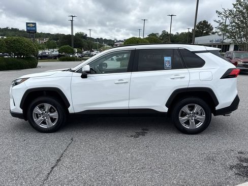 Used 2025 Toyota RAV4 XLE AWD/4WD image 6