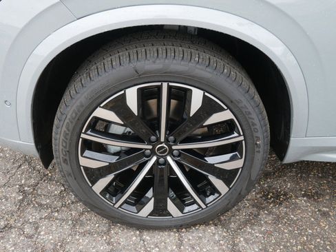 New 2026 Volvo XC90 B6 Plus w/ Protection Package Premier image 4