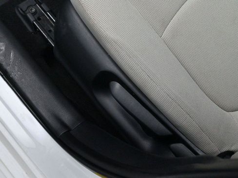 Used 2021 Toyota Corolla LE image 13