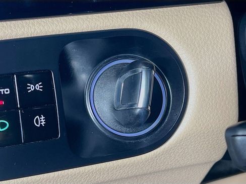 Used 2020 Porsche Cayenne image 19