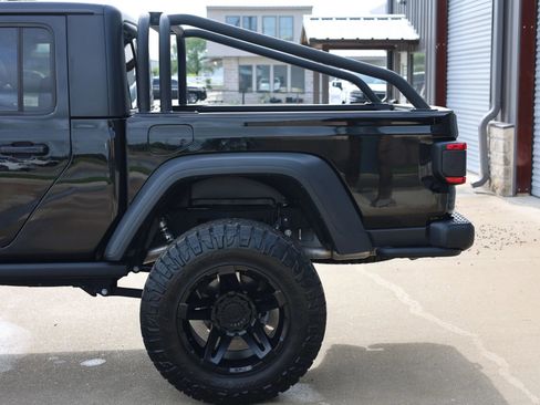 Used 2024 Jeep Gladiator Rubicon w/ Technology Group AWD/4WD image 16