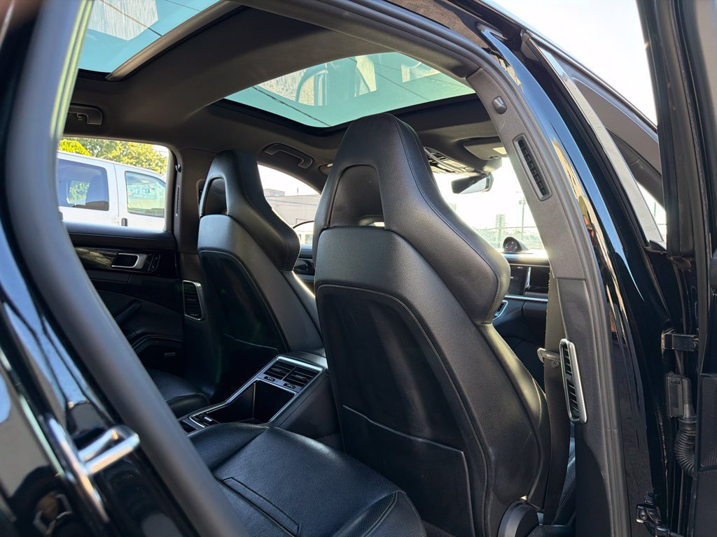 Used 2018 Porsche Panamera RWD image 19