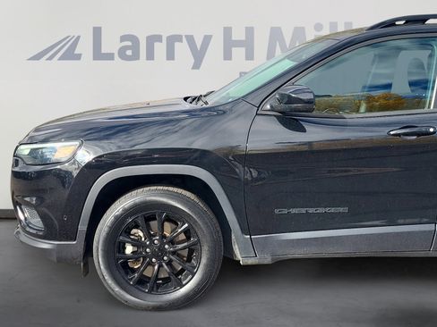 Used 2023 Jeep Cherokee Altitude Lux image 2