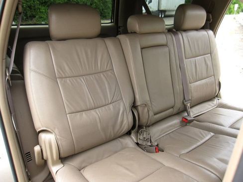 Used 2004 Toyota Sequoia SR5 AWD/4WD image 31