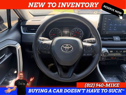 Used 2021 Toyota RAV4 XLE AWD/4WD image 17