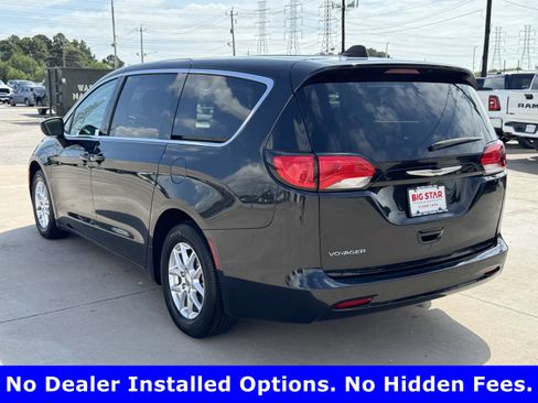 Used 2023 Chrysler Voyager LX FWD image 5