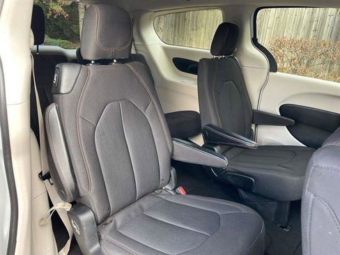 Used 2017 Chrysler Pacifica LX image 45