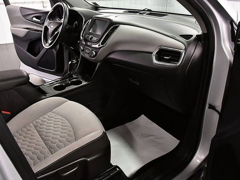 Used 2018 Chevrolet Equinox LT image 26