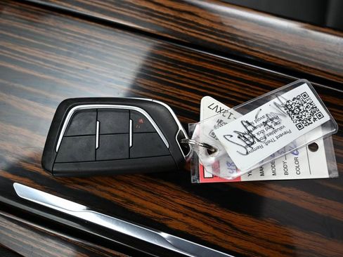 Used 2023 Cadillac Escalade ESV Premium Luxury image 32