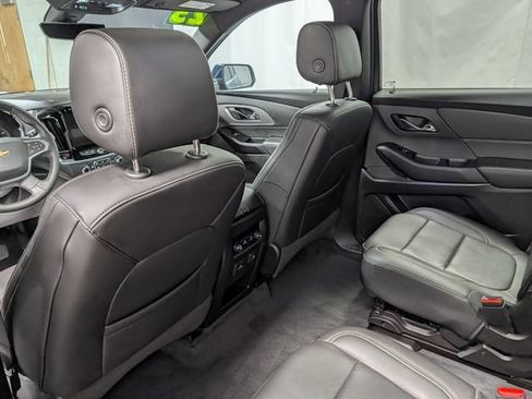 Used 2023 Chevrolet Traverse LT w/ LT Premium Package AWD/4WD image 15