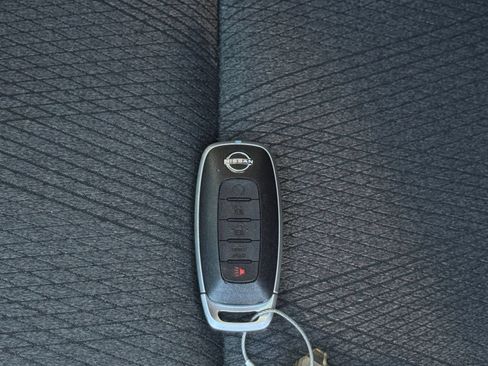 Used 2025 Nissan Rogue SV FWD image 22