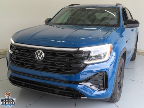 Used 2025 Volkswagen Atlas Cross Sport SEL R-Line AWD/4WD image 8