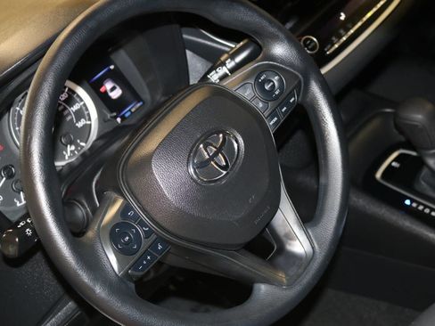 Used 2022 Toyota Corolla LE image 57