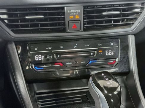 Used 2025 Volkswagen Jetta SE FWD image 24