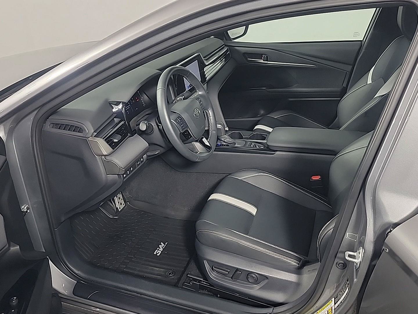 Used 2025 Toyota Camry SE w/ Convenience Package FWD image 17