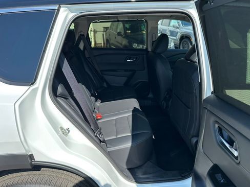 New 2025 Nissan Rogue SL w/ Tech Package image 27