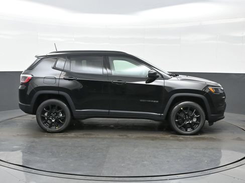 New 2026 Jeep Compass Latitude image 7