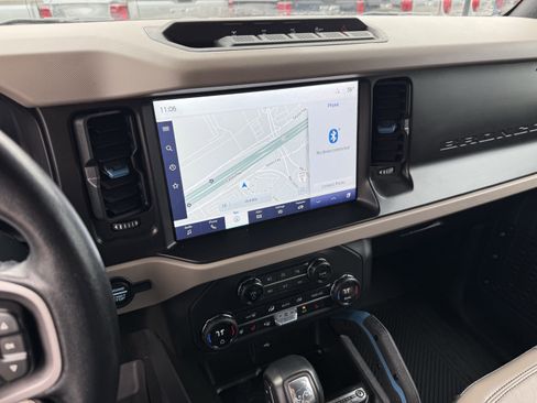 Used 2023 Ford Bronco Wildtrak image 19