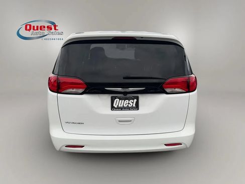 Used 2024 Chrysler Voyager LX FWD image 4
