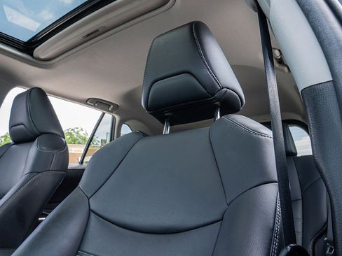 Used 2021 Toyota RAV4 XLE Premium FWD image 25