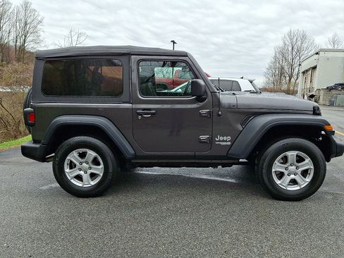 Used 2018 Jeep Wrangler Sport image 7