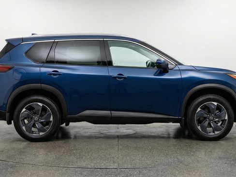 Used 2025 Nissan Rogue SV AWD/4WD image 11