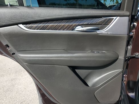 Used 2021 Cadillac XT6 Premium Luxury image 30