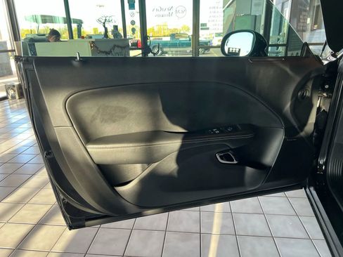 Used 2016 Dodge Challenger SRT Hellcat image 18